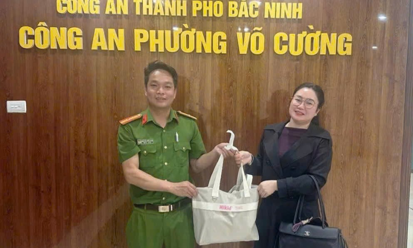 Gương người tốt, việc tốt: Ấm &aacute;p nghĩa t&igrave;nh h&agrave;nh động &ldquo;Nhặt được của rơi, trả người đ&aacute;nh mất&rdquo;