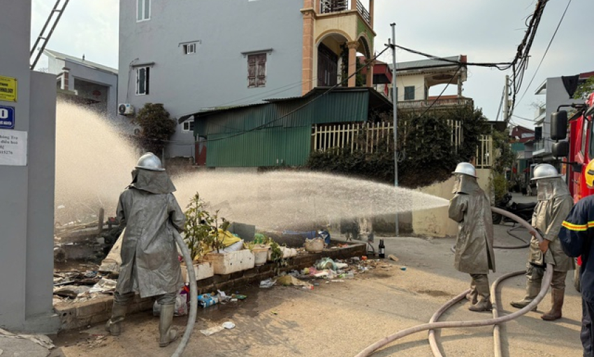 H&agrave; Nội: Khẩn trương xử l&yacute; sự cố r&ograve; rỉ kh&iacute; clo khiến h&agrave;ng chục người phải kiểm tra sức khỏe