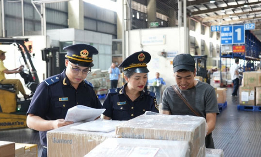Hải quan đơn giản h&oacute;a thủ tục, giảm chi ph&iacute; cho doanh nghiệp