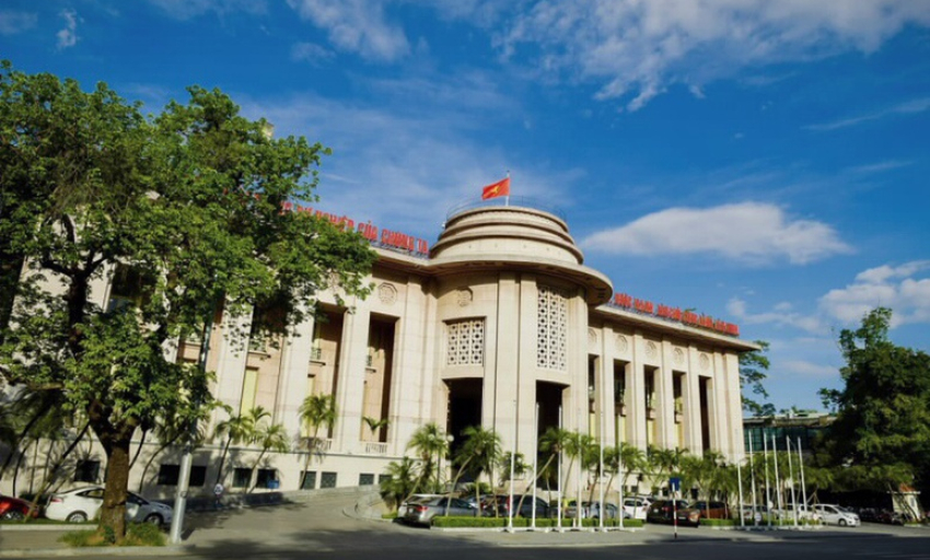 Phải giảm tối thiểu 0,5%/năm l&atilde;i suất tiền gửi kỳ hạn từ 6 th&aacute;ng trở l&ecirc;n