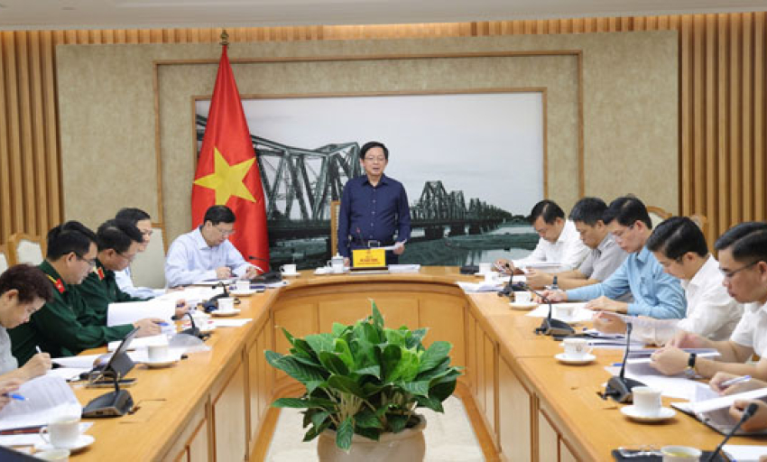 Ph&oacute; Thủ tướng Hồ Quốc Dũng: X&acirc;y dựng kịch bản cụ thể, chủ động ứng ph&oacute; từng loại h&igrave;nh thi&ecirc;n tai
