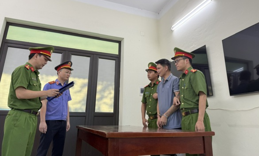 Ph&uacute; Thọ: Khởi tố, bắt tạm giam đối tượng c&oacute; h&agrave;nh vi ngược đ&atilde;i, h&agrave;nh hạ hai con ruột