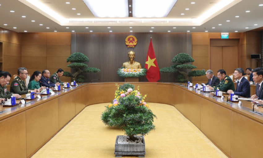 Thủ tướng L&ecirc; Minh Hưng: Tạo điều kiện thuận lợi nhất cho hợp t&aacute;c giữa Qu&acirc;n đội Việt Nam v&agrave; Campuchia