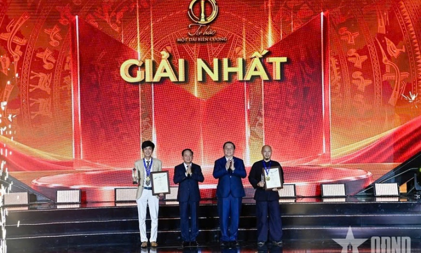 Trao giải cuộc thi v&agrave; Triển l&atilde;m ảnh nghệ thuật cấp Quốc gia &lsquo;Tự h&agrave;o một dải bi&ecirc;n cương&rsquo; lần thứ IV