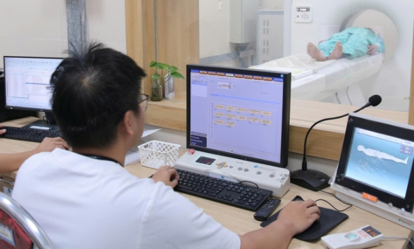 Tr&igrave; ho&atilde;n kh&aacute;m sức khỏe để ưu ti&ecirc;n lo cho gia đ&igrave;nh, nhiều người hối kh&ocirc;ng kịp