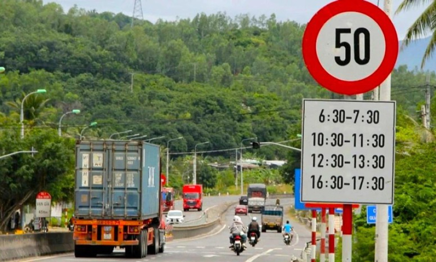 Đ&atilde; khắc phục h&agrave;ng ngh&igrave;n vị tr&iacute; biển b&aacute;o, đ&egrave;n t&iacute;n hiệu giao th&ocirc;ng bất cập tr&ecirc;n to&agrave;n quốc