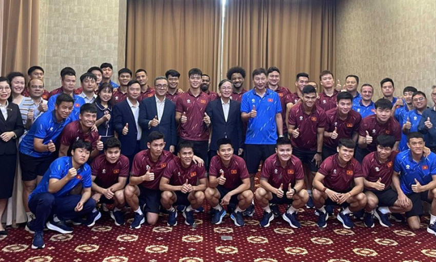 주라오스 베트남 대사관의 대표팀 격려 방문