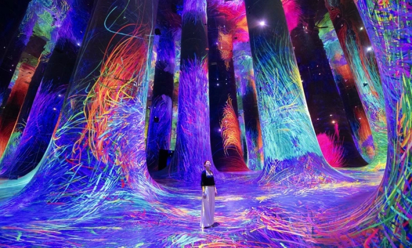 Du khách Việt ngỡ ngàng bước vào 'thế giới siêu thực' ở Abu Dhabi