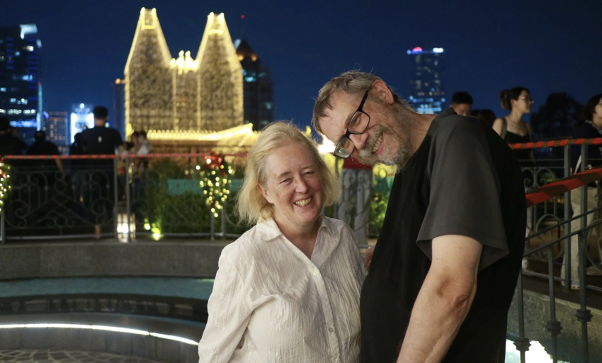 Ngỡ ng&agrave;ng Gi&aacute;ng sinh tại TP.HCM: Kh&ocirc;ng tuyết lạnh, vẫn khiến kh&aacute;ch T&acirc;y&hellip; m&ecirc; mẩn