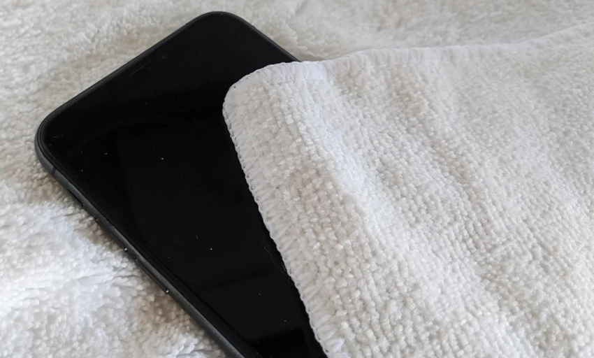 Sai lầm cần tr&aacute;nh khi vệ sinh smartphone