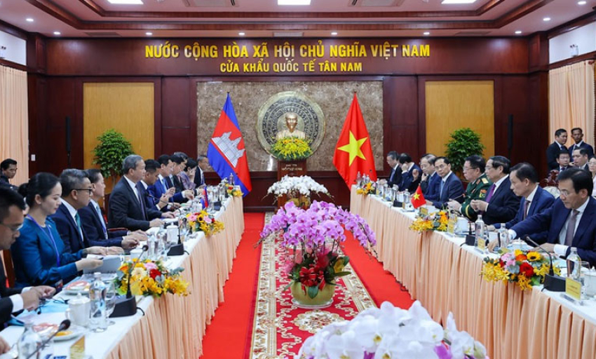 Thủ tướng Phạm Minh Ch&iacute;nh hội đ&agrave;m với Thủ tướng Campuchia Hun Manet