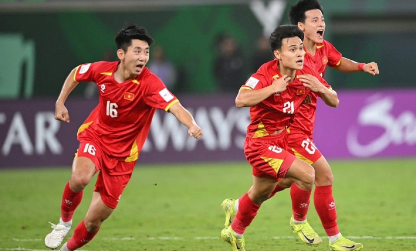 Bầu Đức thưởng 1 tỉ đồng v&agrave; hứa tặng th&ecirc;m 2 tỉ cho U23 Việt Nam nếu thắng b&aacute;n kết24