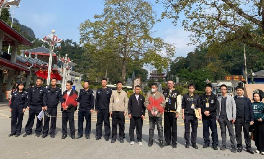 C&ocirc;ng an tỉnh Bắc Ninh b&agrave;n giao 2 đối tượng truy n&atilde; quốc tế