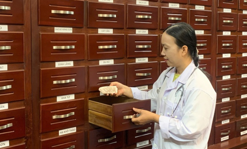 Lần đầu ti&ecirc;n ban h&agrave;nh ph&aacute;c đồ kết hợp y học cổ truyền v&agrave; hiện đại cho 16 bệnh phổ biến