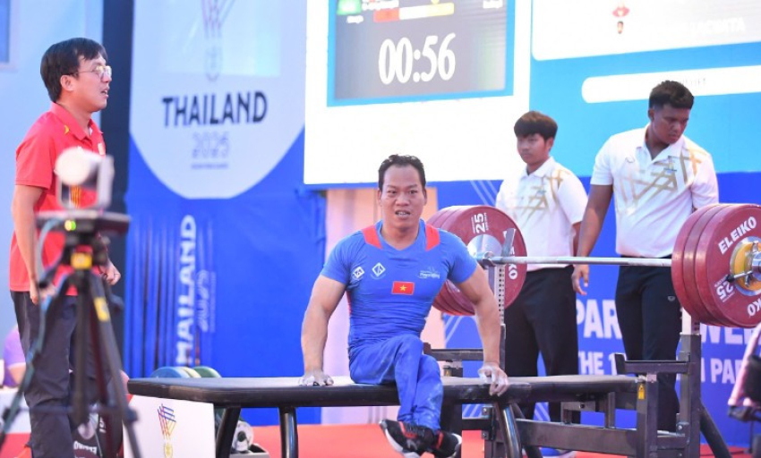 L&ecirc; Văn C&ocirc;ng bảo vệ Huy chương v&agrave;ng cử tạ, bơi Việt Nam b&ugrave;ng nổ trong ng&agrave;y ra qu&acirc;n