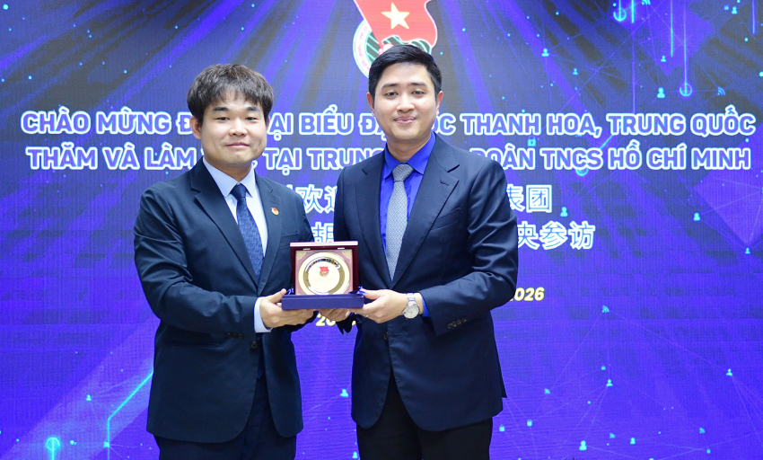 T.Ư Đo&agrave;n tiếp đo&agrave;n c&aacute;n bộ, sinh vi&ecirc;n Đại học Thanh Hoa Trung Quốc