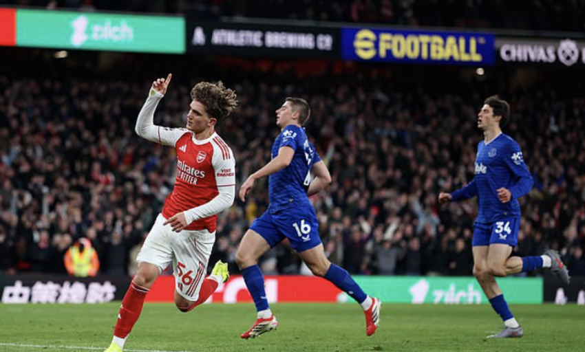 Arsenal thắng nghẹt thở Everton, sao 16 tuổi đi v&agrave;o lịch sử
