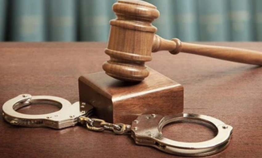 Cựu hiệu trưởng bị truy tố v&igrave; lạm thu tiền dạy th&ecirc;m