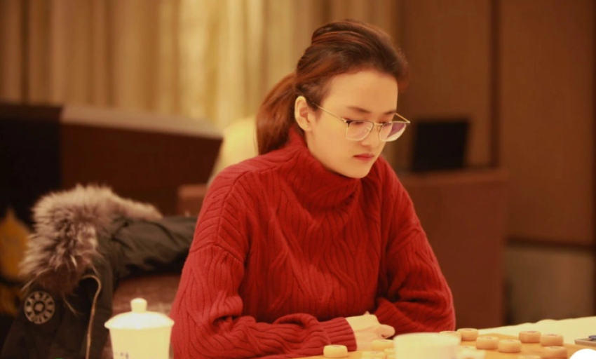 Nữ kỳ thủ 'thắng cả những nh&agrave; v&ocirc; địch nam' nổi danh l&agrave;ng cờ tướng