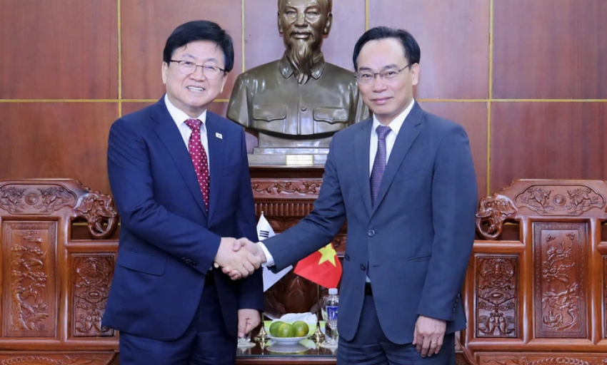 Quyền Bộ trưởng Ho&agrave;ng Minh Sơn: Nghi&ecirc;n cứu khả năng mở ph&acirc;n hiệu đại học H&agrave;n Quốc tại Việt Nam