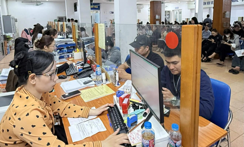 Đề xuất bỏ quy định ho&atilde;n kỷ luật vi&ecirc;n chức khi đang nghỉ ph&eacute;p