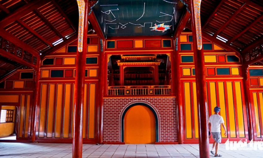 Đơn vị thi c&ocirc;ng tự &yacute; quyết, kh&ocirc;ng b&aacute;o c&aacute;o l&atilde;nh đạo khi tr&ugrave;ng tu Nh&agrave; h&aacute;t Minh Khi&ecirc;m đường