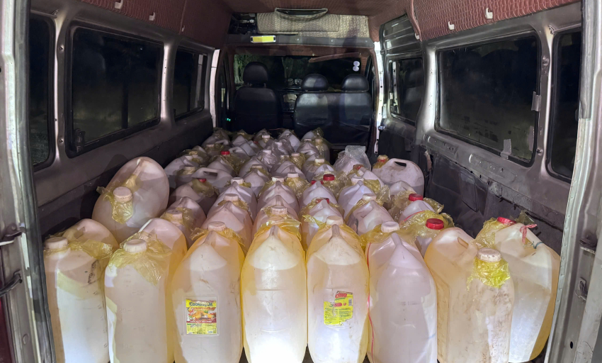 Nhiều vụ bu&ocirc;n lậu xăng dầu qua bi&ecirc;n giới bị bắt giữ