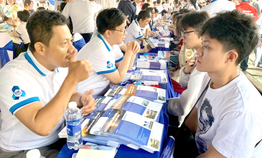 Bộ GD-ĐT tiếp tục siết quy đổi điểm x&eacute;t tuyển đại học từ 2026