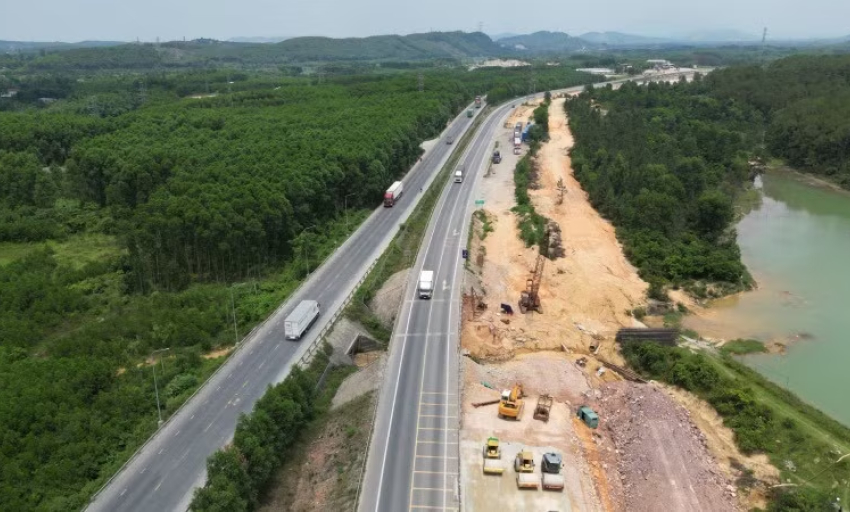 Cục Đường bộ chưa c&oacute; &yacute; kiến về đề xuất dừng khai th&aacute;c đ&ecirc;m cao tốc Cam Lộ-La Sơn