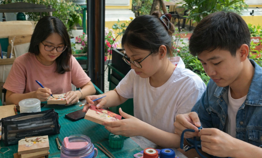 Người trẻ đi l&agrave;m th&ecirc;m dịp h&egrave; kh&ocirc;ng chỉ v&igrave; tiền, tại sao?