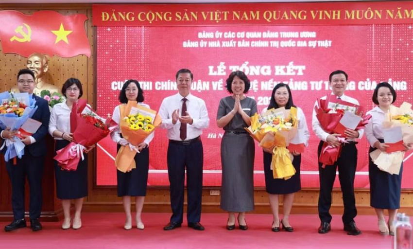 Nh&agrave; xuất bản Ch&iacute;nh trị quốc gia Sự thật tổng kết Cuộc thi ch&iacute;nh luận về bảo vệ nền tảng tư tưởng của Đảng