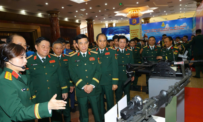 Đại tướng Phan Văn Giang dự Lễ trao Giải thưởng Lao động s&aacute;ng tạo trong C&ocirc;ng đo&agrave;n Qu&acirc;n đội lần thứ I