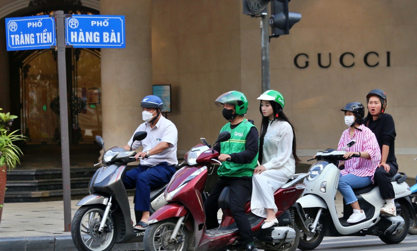 H&agrave; Nội r&uacute;t đề xuất hỗ trợ 5 triệu khi người d&acirc;n chuyển đổi xe m&aacute;y xăng