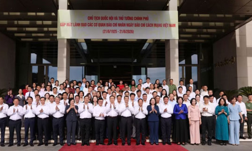 Thủ tướng Ch&iacute;nh phủ v&agrave; Chủ tịch Quốc hội gặp mặt l&atilde;nh đạo c&aacute;c cơ quan b&aacute;o ch&iacute;