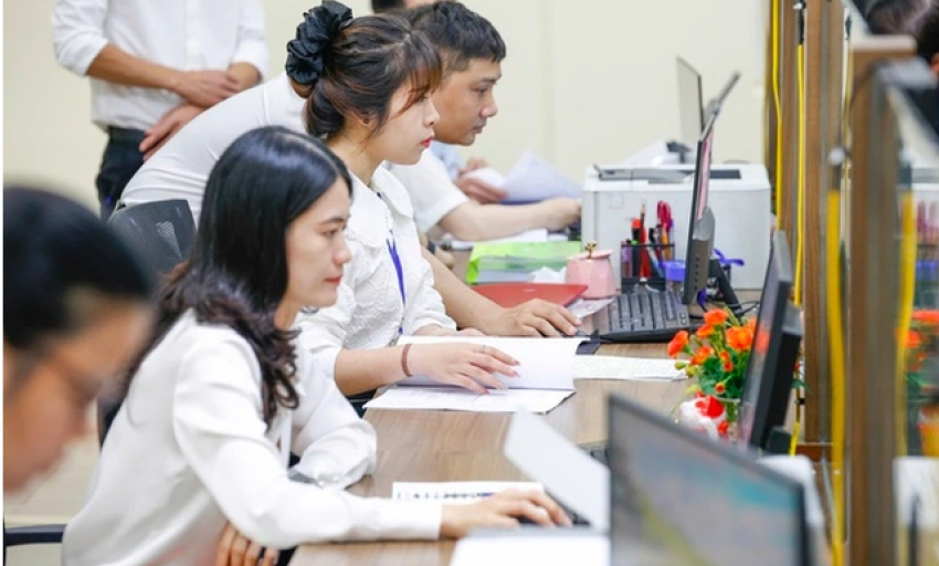 Từ 1.7, doanh nghiệp, người lao động d&ugrave;ng VNeID giao kết hợp đồng lao động điện tử