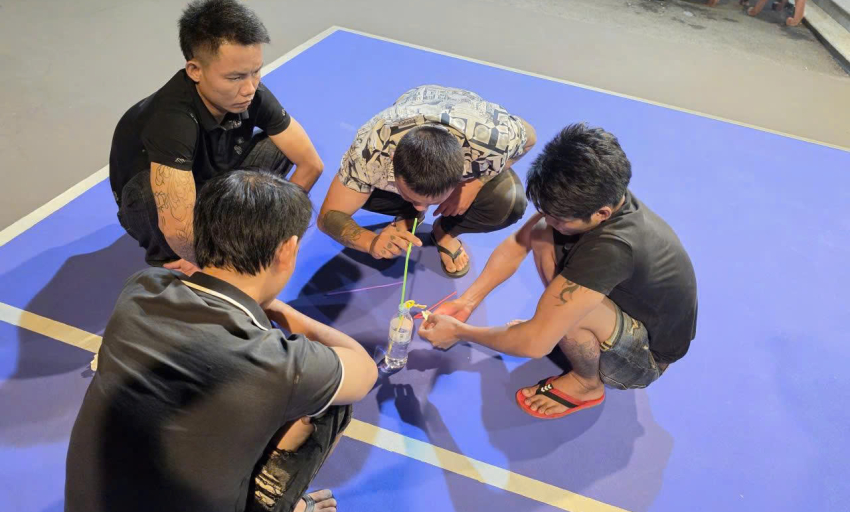 C&ocirc;ng an x&atilde; Xu&acirc;n Cẩm ph&aacute;t hiện, xử l&yacute; nh&oacute;m đối tượng tụ tập sử dụng tr&aacute;i ph&eacute;p chất ma t&uacute;y