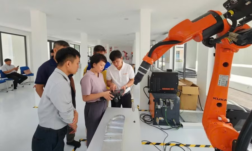 Đổi mới s&aacute;ng tạo cần hơn một c&aacute;i bắt tay