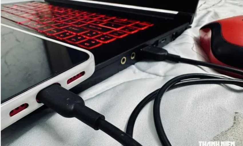 Sạc điện thoại từ laptop c&oacute; thực sự an to&agrave;n?