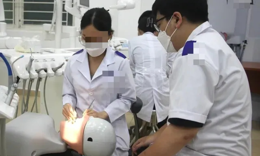 Sinh vi&ecirc;n ng&agrave;nh y cợt nhả tr&ecirc;n mạng: Y đức để đ&acirc;u?
