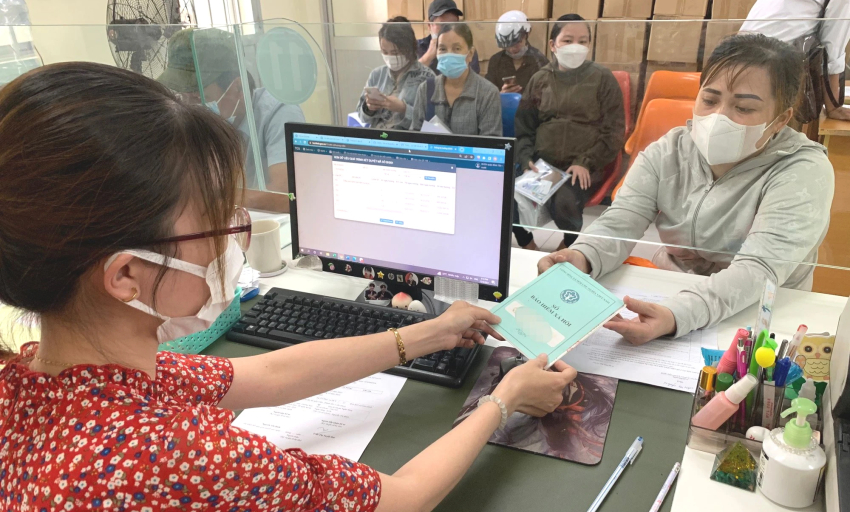25 thủ tục BHXH thay đổi, người d&acirc;n kh&ocirc;ng phải nộp lại nhiều giấy tờ