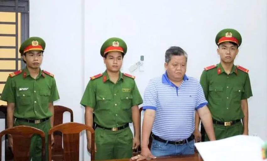 Bắt gi&aacute;m đốc C&ocirc;ng ty cổ phần Mekolor
