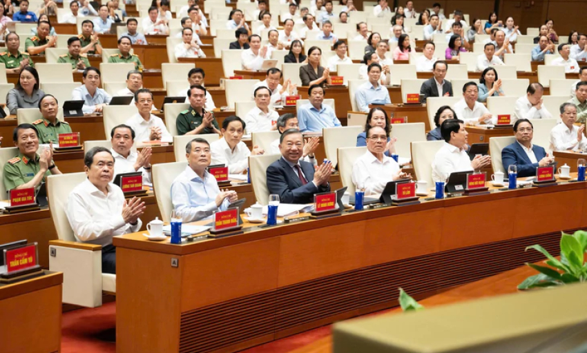 Bộ Ch&iacute;nh trị, Ban B&iacute; thư tổ chức hội nghị to&agrave;n quốc qu&aacute;n triệt một số nghị quyết, chỉ thị