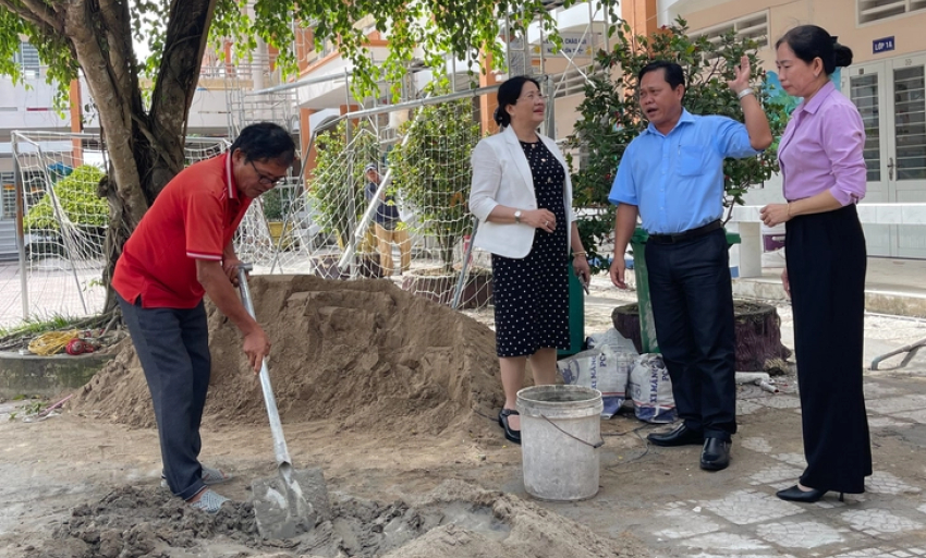 Cần Thơ miễn ph&iacute; s&aacute;ch gi&aacute;o khoa cho học sinh hộ ngh&egrave;o, cận ngh&egrave;o, c&oacute; ho&agrave;n cảnh kh&oacute; khăn