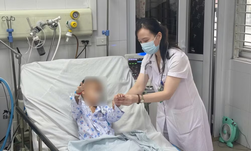 Cảnh gi&aacute;c vi&ecirc;m n&atilde;o Nhật Bản khi trẻ sốt, đau đầu