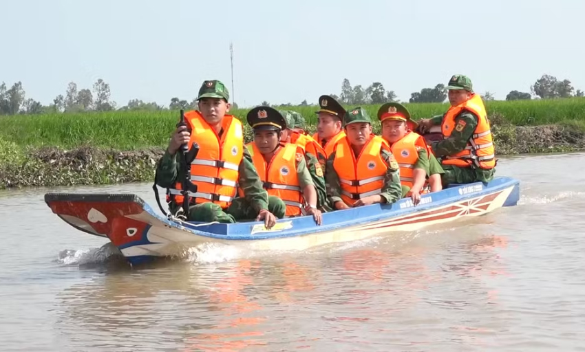 Cảnh gi&aacute;c với những chiếc &ldquo;bẫy ngọt ng&agrave;o&rdquo; tr&ecirc;n kh&ocirc;ng gian mạng