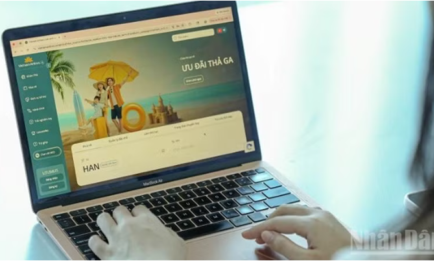 Cao điểm nghỉ lễ Quốc kh&aacute;nh, cảnh gi&aacute;c với v&eacute; m&aacute;y bay giả mạo