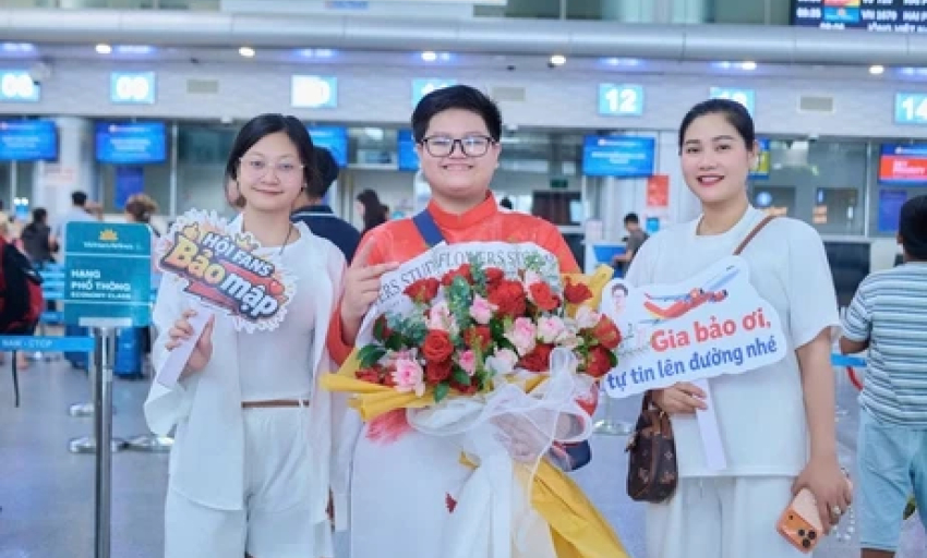 Cậu b&eacute; 13 tuổi v&agrave; h&agrave;nh tr&igrave;nh từ nỗi mất m&aacute;t đến vương miện Little Mr Universe
