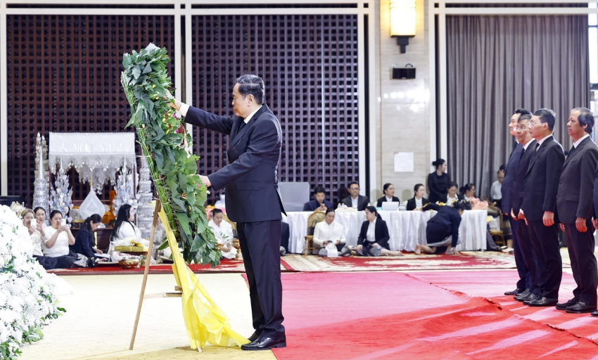 Chủ tịch Quốc hội Trần Thanh Mẫn viếng Chủ tịch Quốc hội L&agrave;o