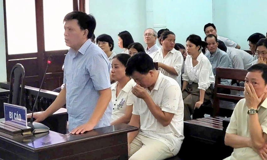 Cựu Ph&oacute; Ch&aacute;nh t&ograve;a v&agrave; cựu Ph&oacute; Viện trưởng Viện Kiểm s&aacute;t nh&acirc;n d&acirc;n th&agrave;nh phố Huế l&atilde;nh &aacute;n v&igrave; nhận hối lộ