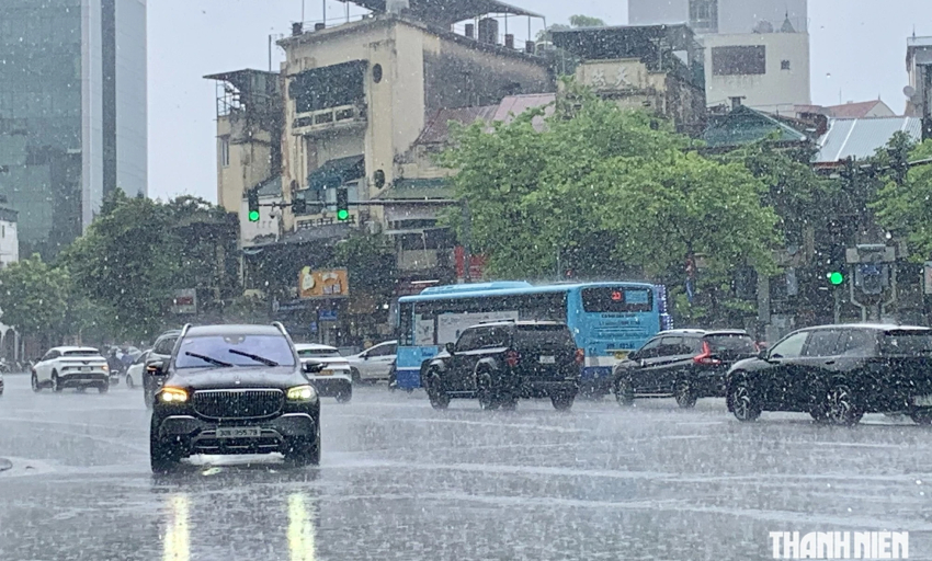 Dự b&aacute;o thời tiết 14.8: R&atilde;nh &aacute;p thấp g&acirc;y mưa lớn 5 ng&agrave;y ở miền Bắc